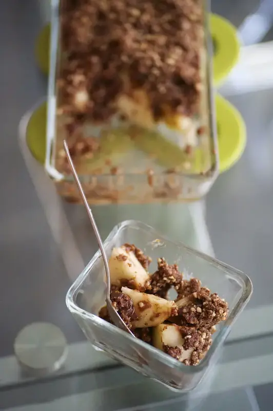 Crumble de poires aux épices et chocolat