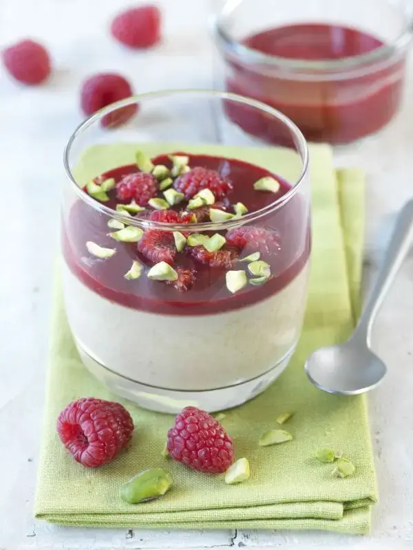 Panna cotta au lait de coco et coulis de mangue